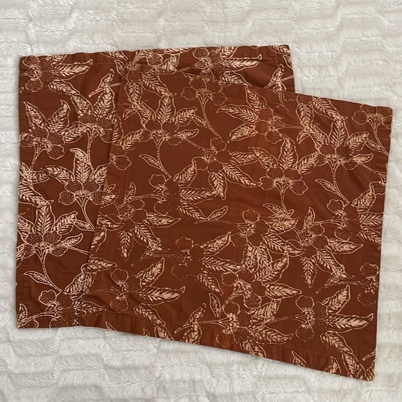 Crate and Barrel - Picture 2 of 6